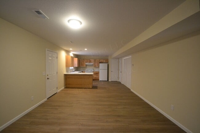 Building Photo - Spacious 3 Bed, 1.5 Bath Fourplex Unit in Buffalo, MO