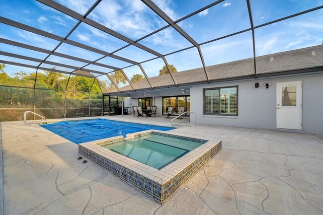 Foto del edificio - Furnished 3BR/3BA Home with Den, Heated Pool & Lanai in *The Meadows* Sarasota