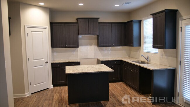 Foto del edificio - 145 Parkview Pl Dr