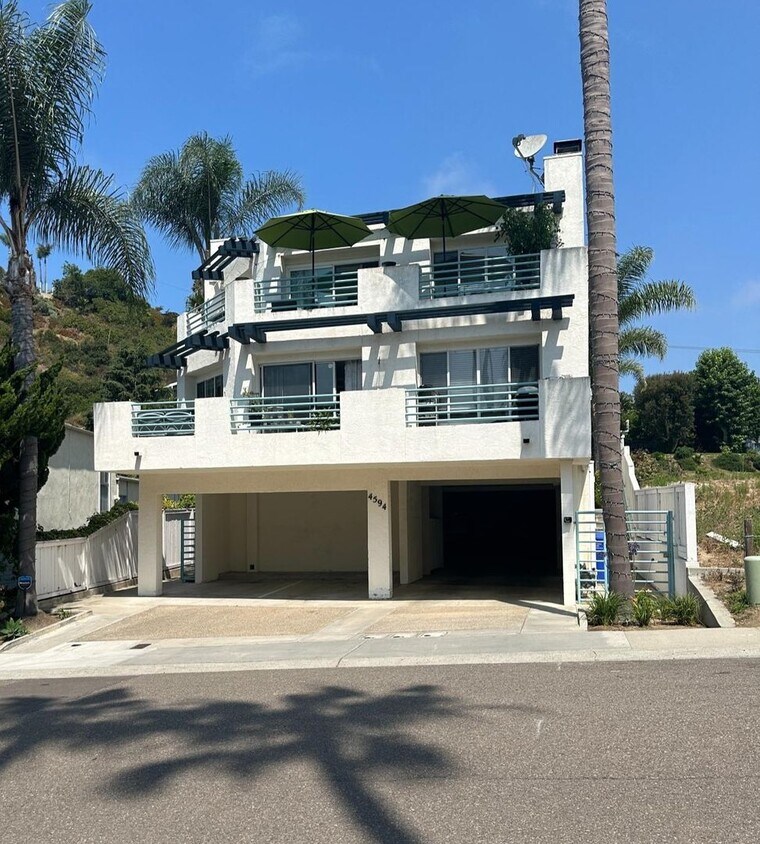 Primary Photo - 4594 Cove Dr
