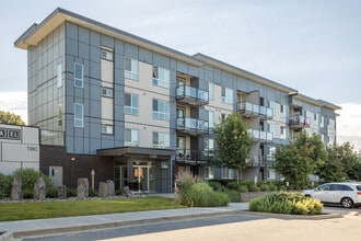 Building Photo - 1948-1948 N Parallel Rd