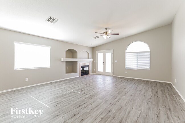 Foto del edificio - 5217 N Painted Pebble St