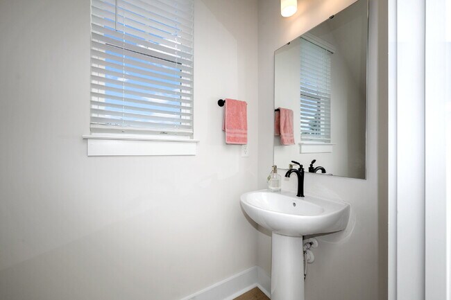 Foto del edificio - Stylish 3BR/2.5BA Craftsman Home with Loft...