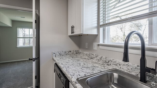 2BR,1BA,-915SF - Pines of York