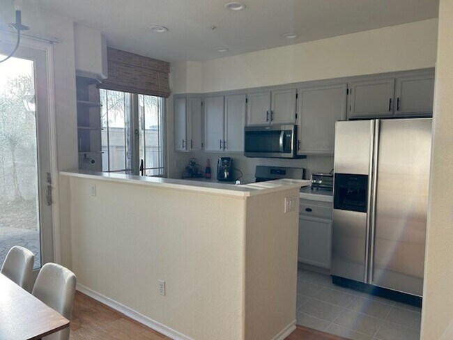 Building Photo - Impressive 2 Story, 2 Bedroom 2.5 Bath tow...