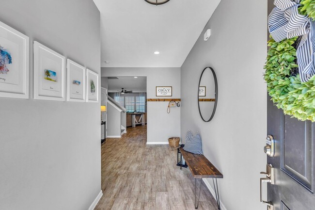 Foto del edificio - Stunning 4 Bed/2.5 Bath home in Creekside