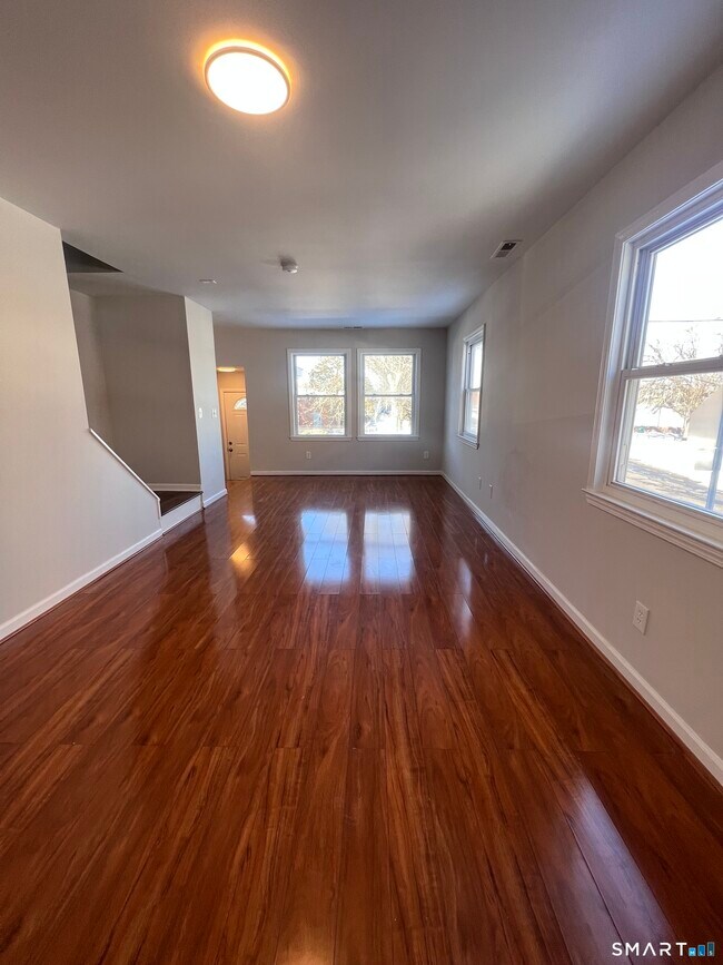 Building Photo - 93 Shell St