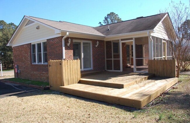 Building Photo - 104 Dorchester Ln
