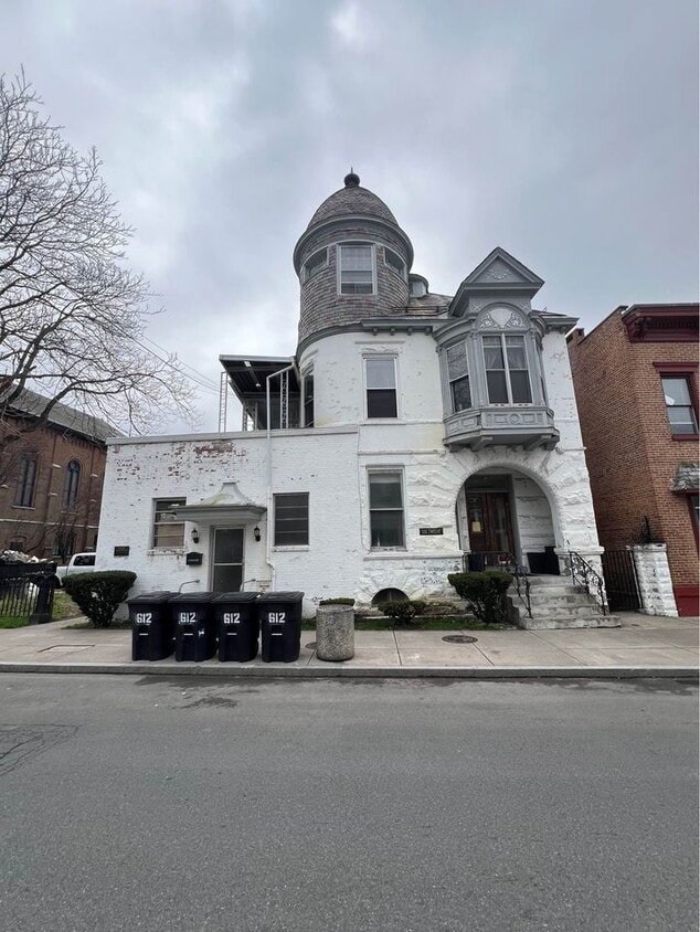 Primary Photo - 612 Union St