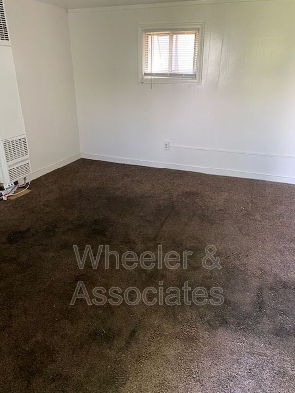 Foto principal - 493 N Harrisville Rd