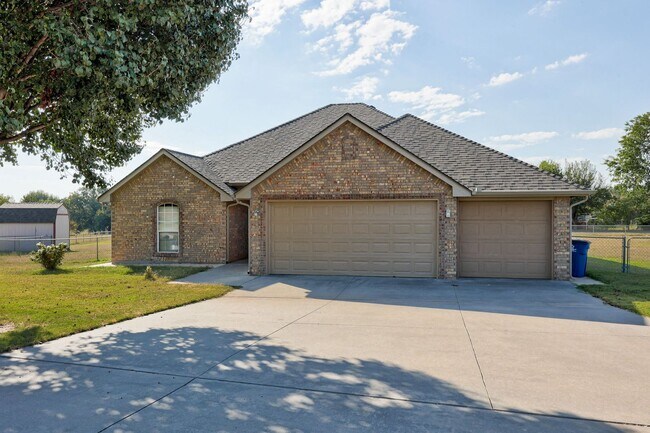 Building Photo - Gorgeous 4BD/2BTH Home in the Heart of New...