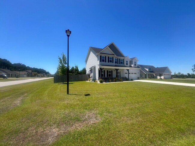 Foto del edificio - 303 Breezeway Dr