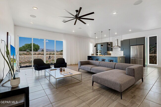 Foto del edificio - 5708 Valley Laurel St
