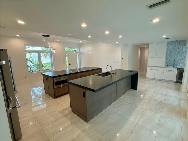 Building Photo - 1359 Harbor Dr