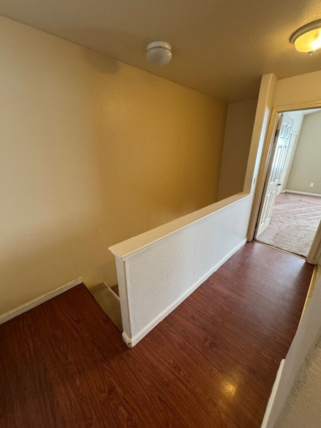 Building Photo - 3 Bedroom Townhouse Available Soon!