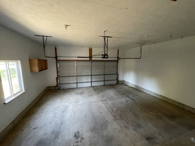 Building Photo - Newer Dorr Area Duplex 3 Bed 2 Bathroom