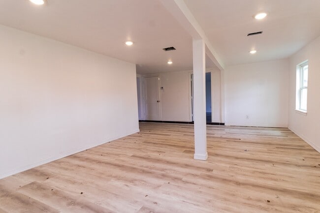Building Photo - 3615 Legion St