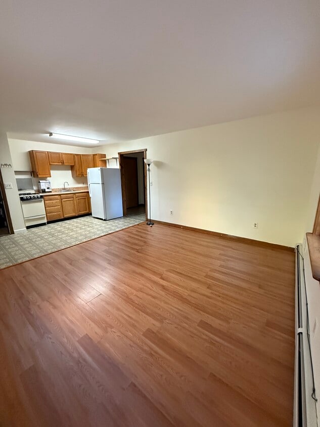 Foto principal - 16 Old Town Rd Ext