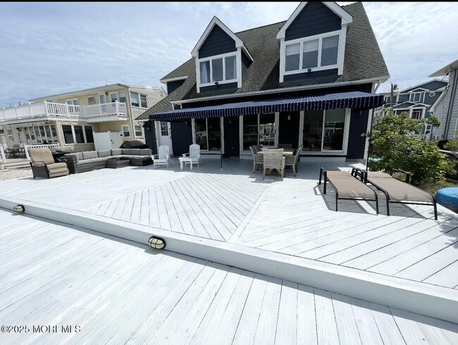 Building Photo - 241 Westmont Ave