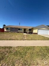 Building Photo - 1221 Mira Flores Dr