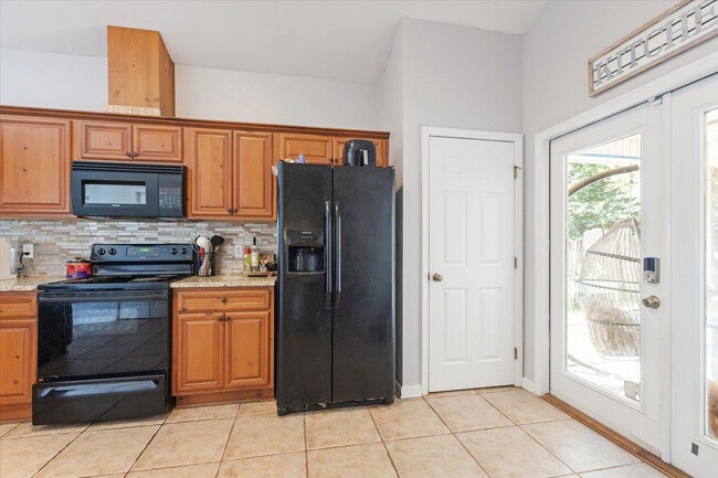 Building Photo - 916 Saddle Creek Run