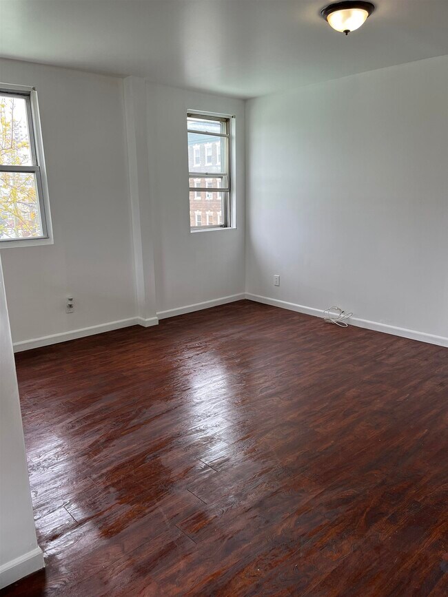 Building Photo - 589 Palisade Ave