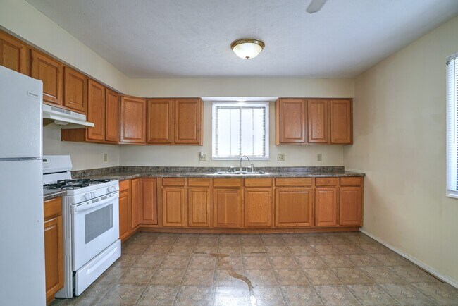 Building Photo - 906/908 Laurelwood
