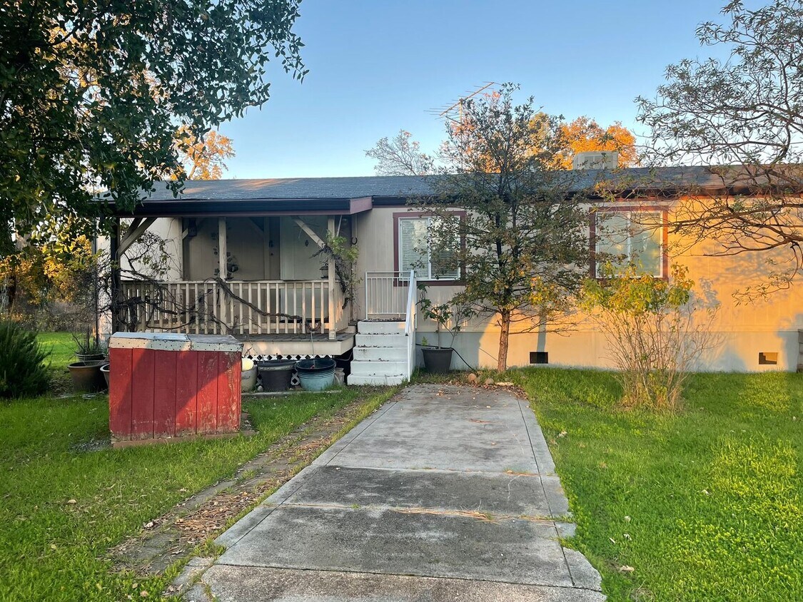 Foto principal - Creek Frontage on 3 acres in Palo Cedro