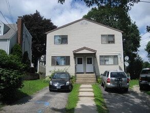 Building Photo - 11 Bluff St