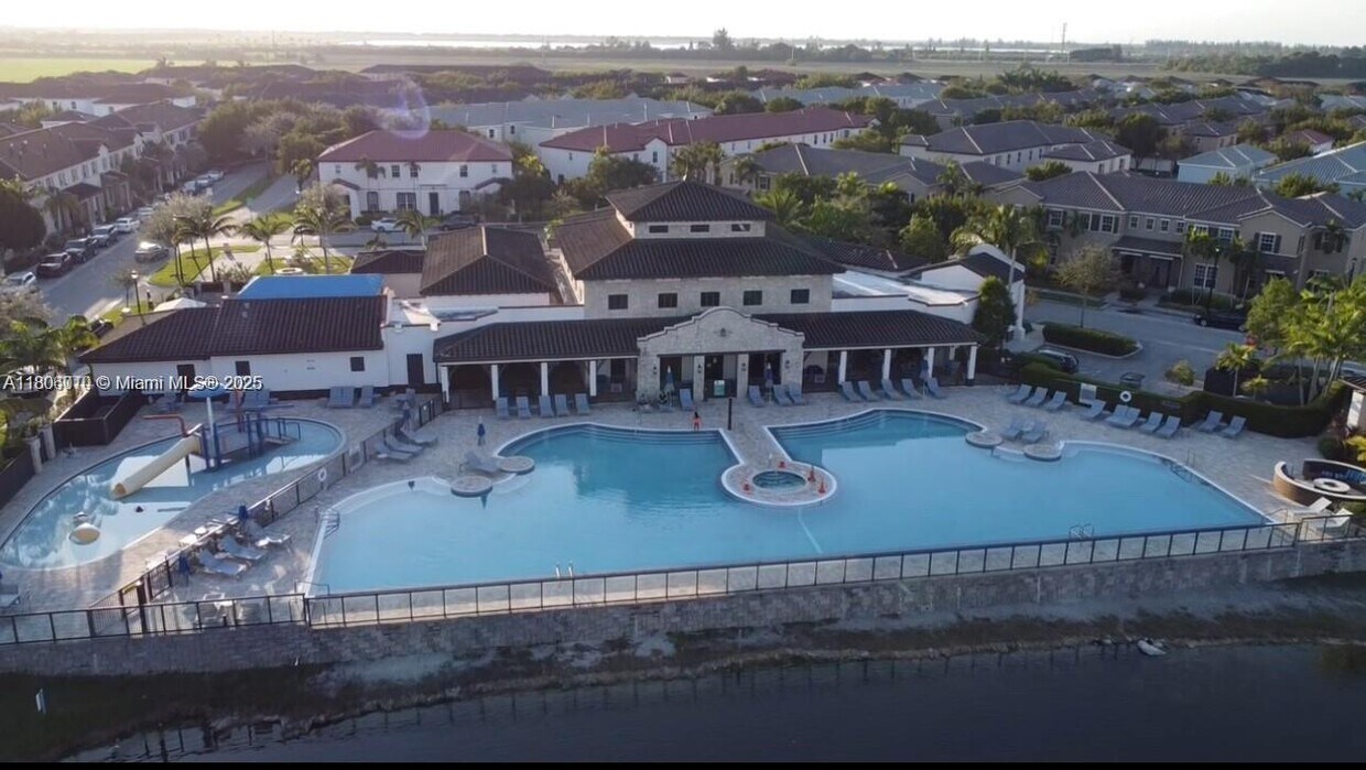 Foto principal - 9375 SW 171st Ct
