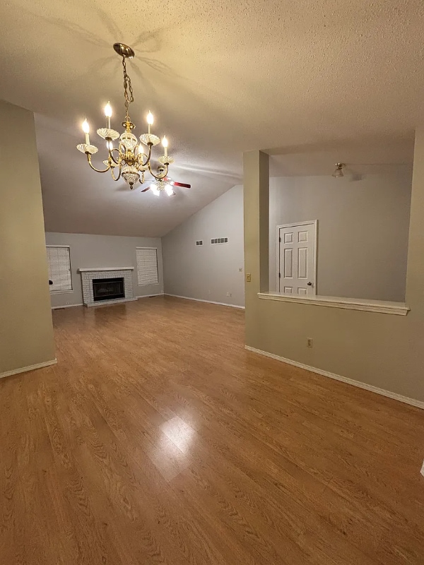 Building Photo - 914 Shandra Dr