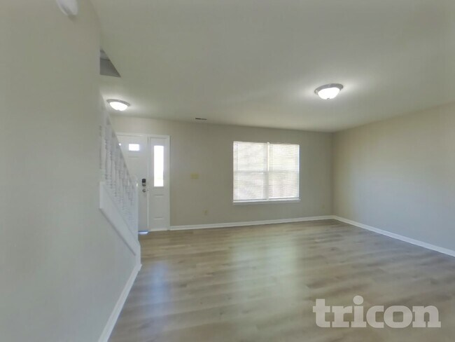 Building Photo - 828 Treyburn Green Dr