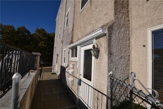 Building Photo - 56 Palisade St