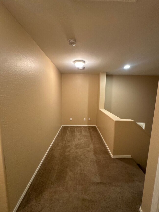 Foto del edificio - 5 bedroom home in the Anthem Parkside