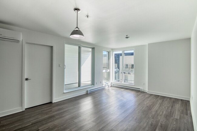 Building Photo - 9675 Av. Papineau