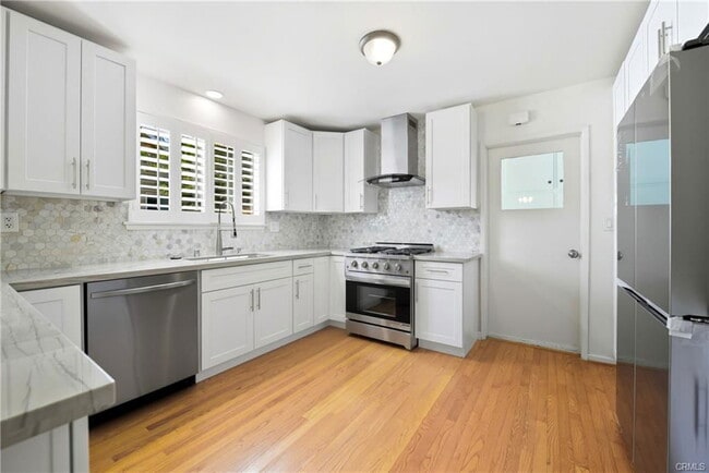 Foto del edificio - 23416 Community St