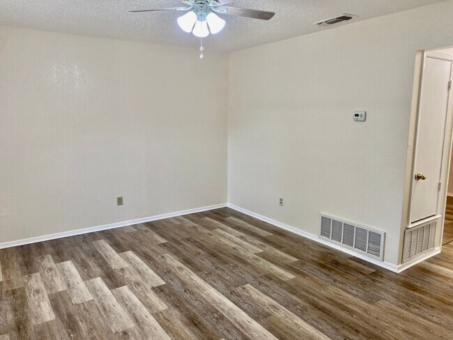 Building Photo - Remodeled Duplex by Historic Square