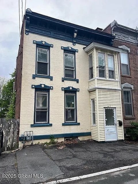 Building Photo - 201 10th St