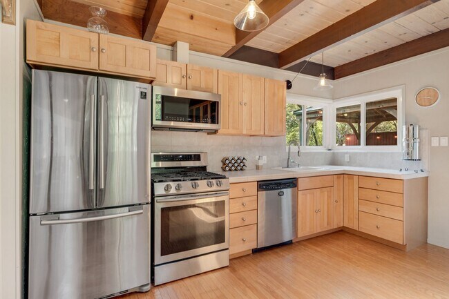 Foto del edificio - Boulder Creek Sanctuary! 50% off 1st months rent!