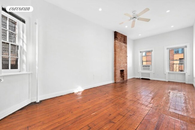 Foto del edificio - 236 E 6th St