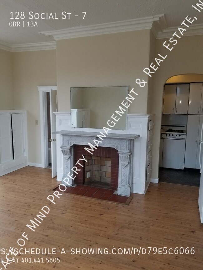 Building Photo - Charming First-floor Studio Apartment - He...
