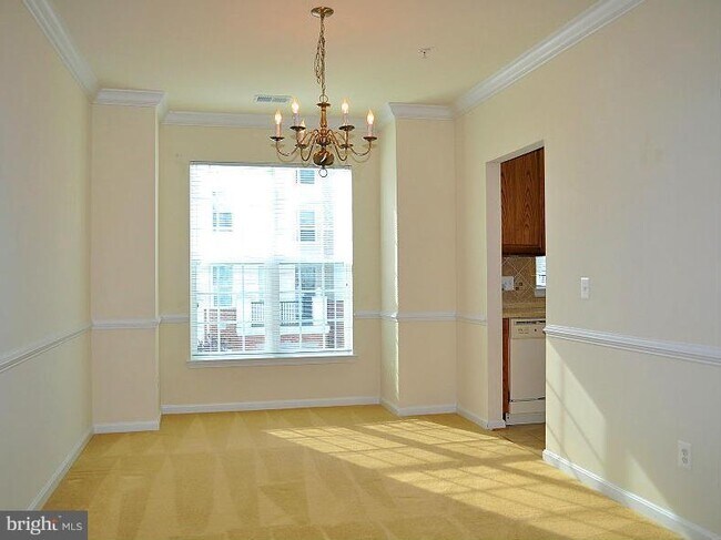 Foto del edificio - 6150 Shadywood Rd
