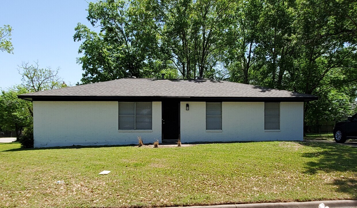 Primary Photo - 904 Trigger St