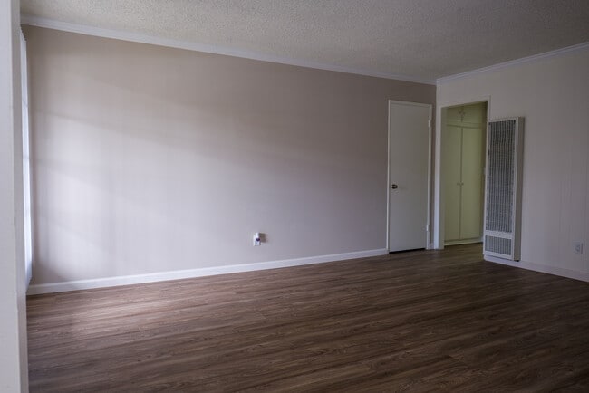 Building Photo - Tustin Villas Apartments