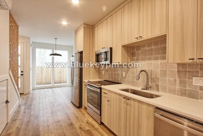 Foto del edificio - 2 Bed, 2.5 Bath Home in Arbor Lodge Near U...