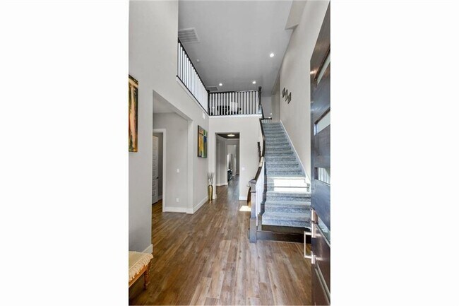 Building Photo - 820 Palamos Dr