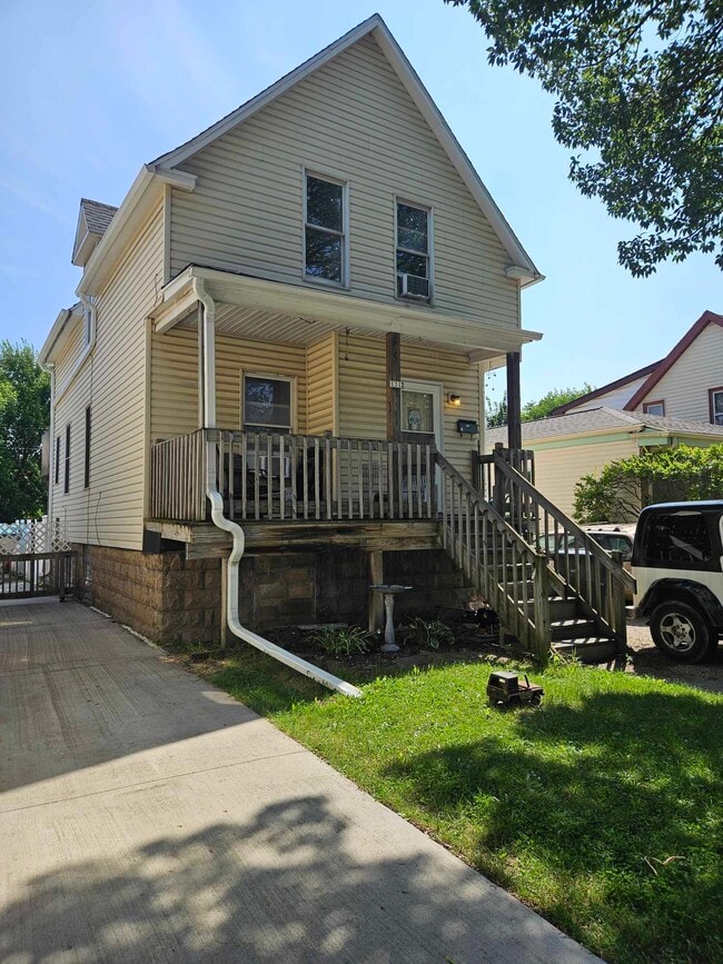 Building Photo - 1312 S 64th St
