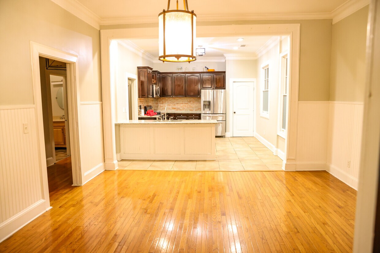 Kitchen - 636 Lawton St SW