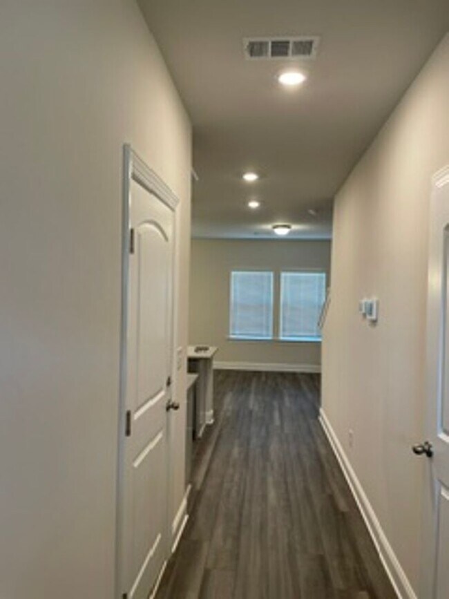 Foto del edificio - 4506 Skywood Ln