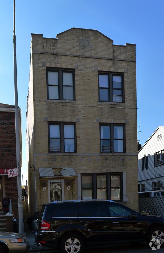 Building Photo - 1758 61st St